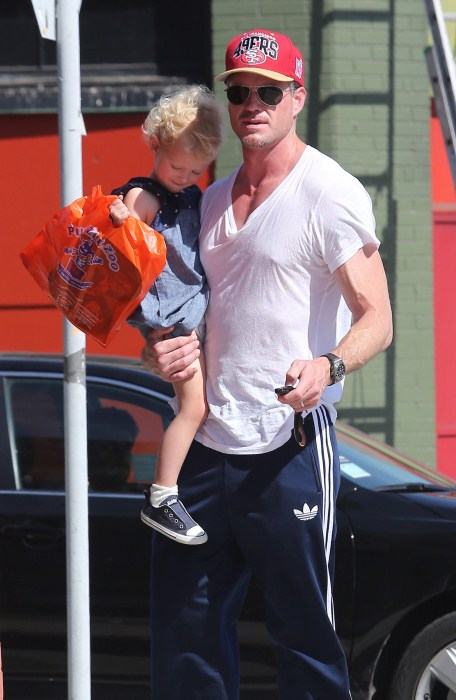 Eric Dane takes his daughter Billie shopping at Puzzle Zoo in West Hollywood, California on October 3rd, 2012.