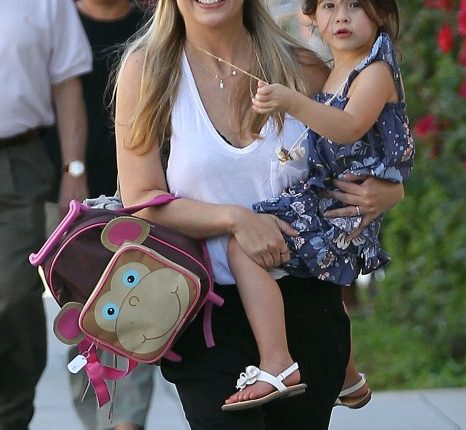 Sarah Michelle Gellar picks up her daughter Charlotte from school in Santa Monica, CA on October 15th, 2012.