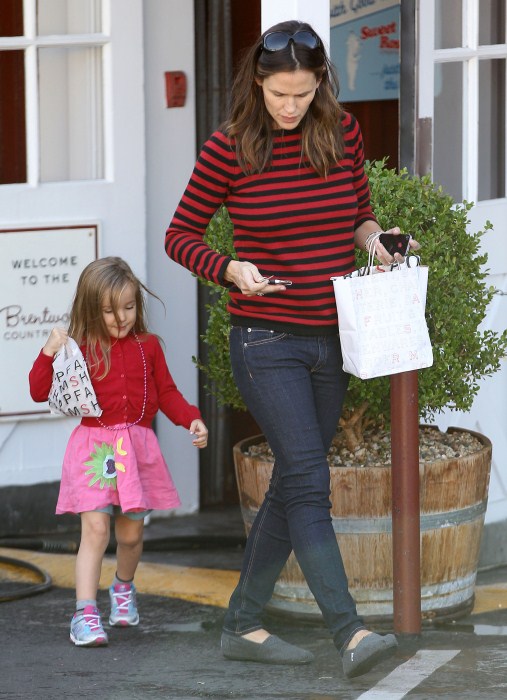 Jennifer Garner takes her son Samuel and daughter Seraphina to the Brentwood Country Mart on October 3, 2012 in Brentwood, California.