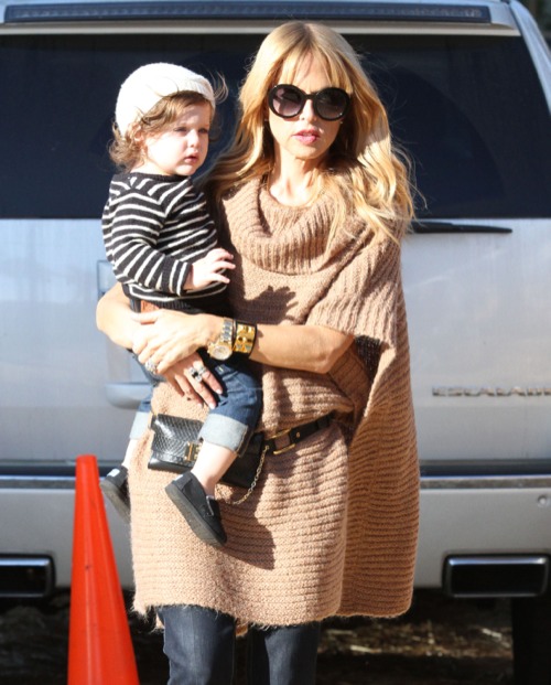 Rachel Zoe Takes Skyler To Mr. Bones Pumpkin Patch | Celeb Baby Laundry