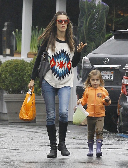 Alessandra Ambrosio and Daughter Anja Grab A Snack