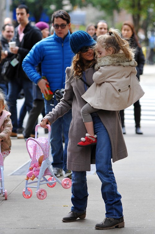 Sarah Jessica Parker & Family Take A Stroll Through New York | Celeb ...