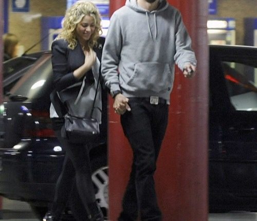 Pregnant Shakira & Gerard Pique Out On A Movie Date