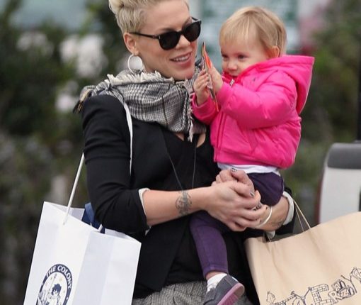 Exclusive… Pink & Willow Christmas Shopping In Malibu