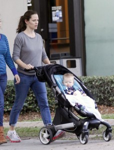 Jennifer Garner Strolls With Her Cutie Pie | Celeb Baby Laundry