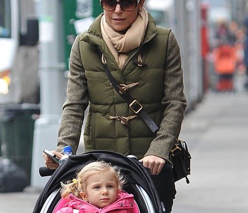 Bethenny Frankel Out Walking Daughter Bryn In New York