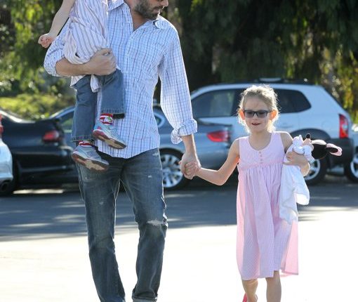 Ben Affleck Takes His Girls To The Farmers Market