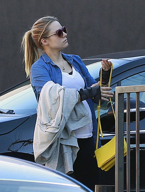 Pregnant Kristen Bell Shows Off Baby Bump!
