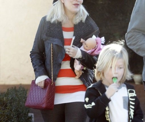Exclusive… Tori Spelling Takes The Kids To See The Dentist