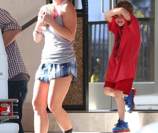 Britney Spears Takes Her Pets To A Dog Hotel