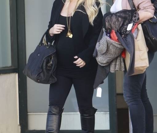 Exclusive… Pregnant Jessica Simpson Leaving The Camuto Group Offices