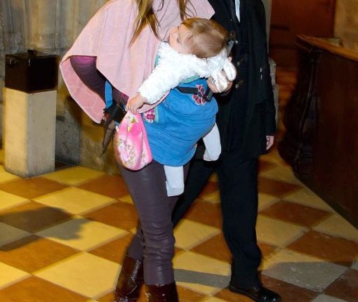 Mira Sorvino And Family Tour The St. Stephen’s Cathedral In Vienna