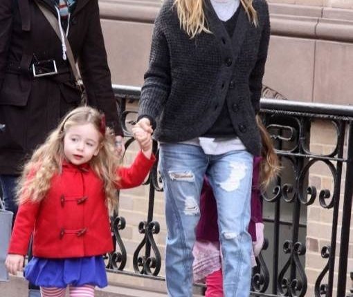 Sarah Jessica Parker Takes Her Girls To School