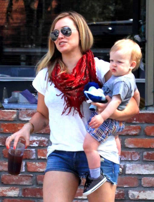 Hilary Duff And Family Leaving Charlie’s Pantry | Celeb Baby Laundry