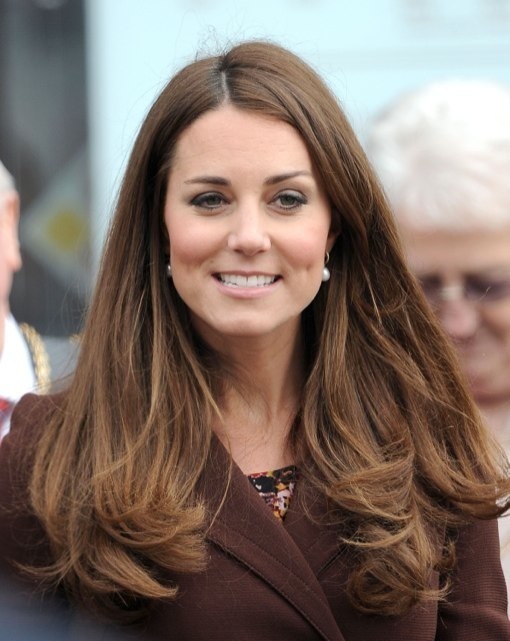 Kate Middleton Makes An Official Visit To Grimsby | Celeb Baby Laundry