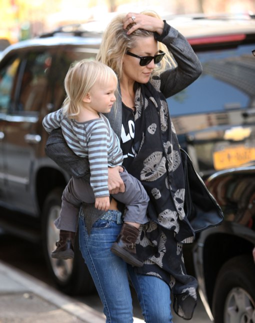 Kate Hudson & Son Bingham Out In New York Celeb Baby Laundry