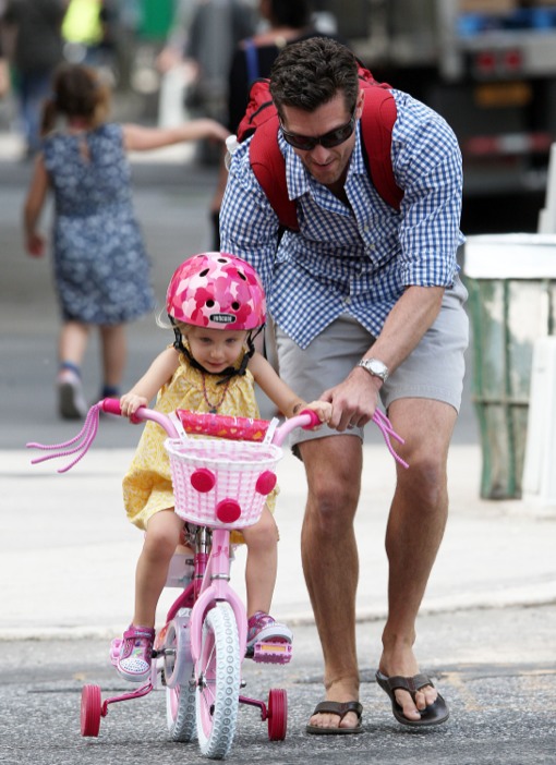 Jason Hoppy Teaches Bryn How To Ride a Bike | Celeb Baby Laundry