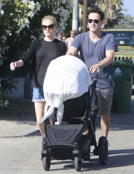 Exclusive... Anna Paquin And Family Out To Eat In Venice | Celeb Baby ...