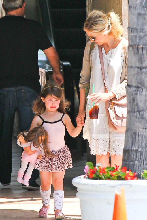 Exclusive... Sarah Michelle Gellar Leaving Her Daughter's Ballet Class