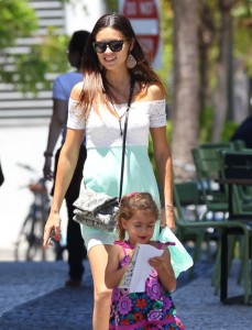 Adriana Lima Lunches With Her Family In Miami | Celeb Baby Laundry