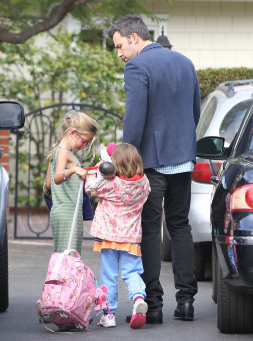 Ben Affleck Drops Violet Off At School | Celeb Baby Laundry