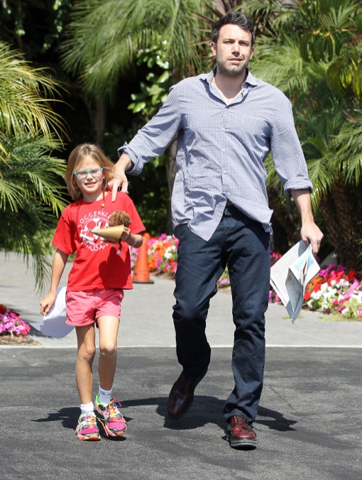 Ben Affleck Spending The Day With His Daughter Violet | Celeb Baby Laundry