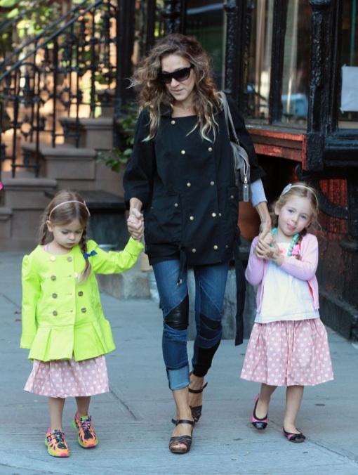 Sarah Jessica Parker Walks Her Daughters To School | Celeb Baby Laundry