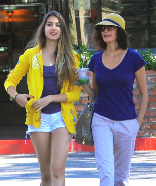 Teri Hatcher: Lunch Date With Daughter Emerson | Celeb Baby Laundry