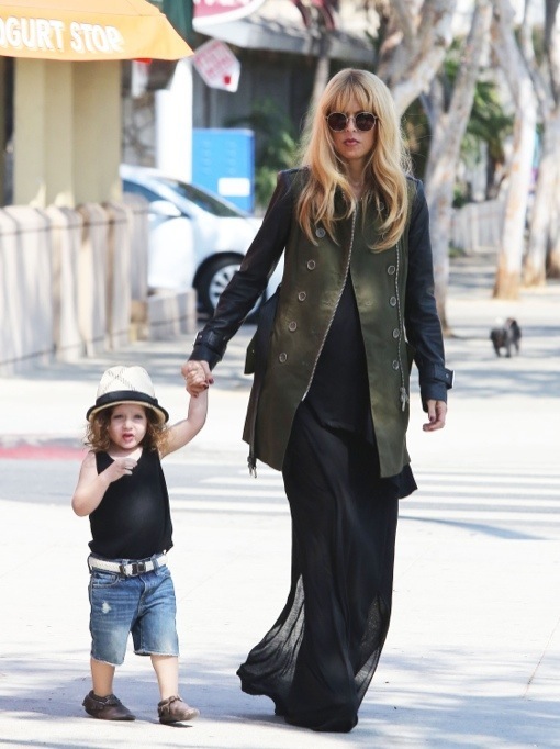 EXCLUSIVE!! Style guru Rachel Zoe looks every bit the proud mom as she  pushes her son Skyler while shopping at the Louis Vuitton store in Beverly  Hills, CA. 20th December 2011 Stock