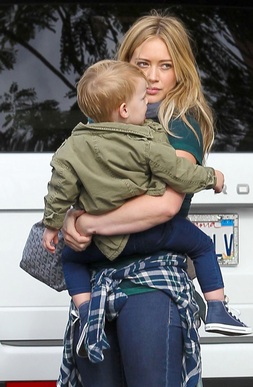Hilary Duff And Family Out For Breakfast | Celeb Baby Laundry