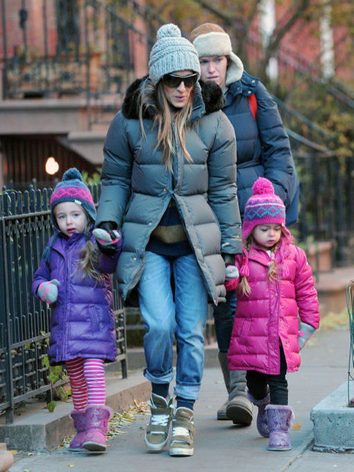 Sarah Jessica Parker Walks Her Daughters To School | Celeb Baby Laundry
