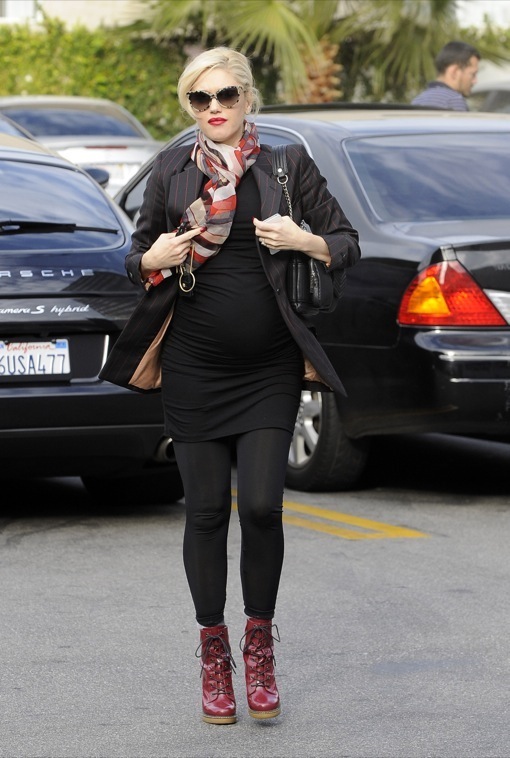 Pregnant Gwen Stefani Visits An Acupuncture Clinic Celeb Baby Laundry