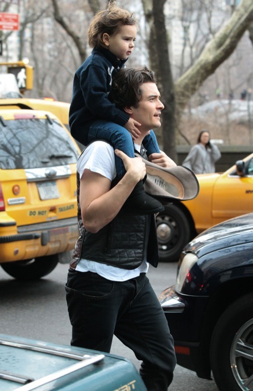 Orlando Bloom Out With His Son Flynn In New York | Celeb Baby Laundry