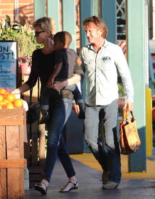 Semi-Exclusive… Charlize Theron & Sean Penn Arrive At Whole Foods With ...