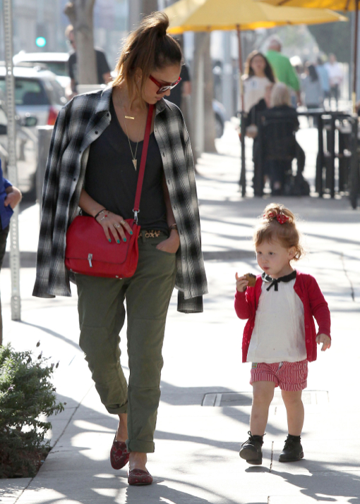 Jessica Alba & Family Out For Lunch In Beverly Hills | Celeb Baby Laundry