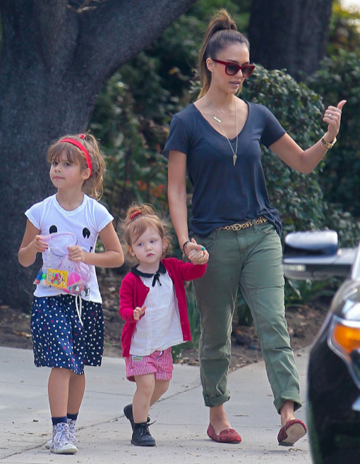 Jessica Alba & Family At The Coldwater Canyon Park | Celeb Baby Laundry