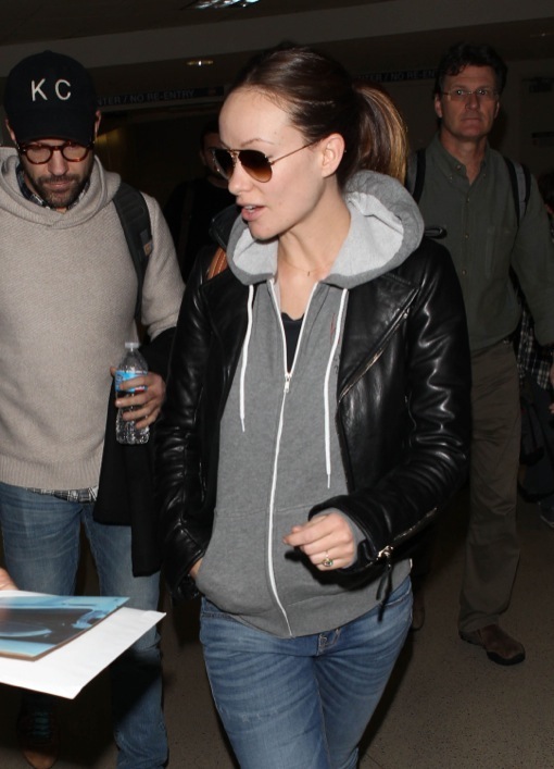 Pregnant Olivia Wilde & Jason Sudeikis Land At LAX Airport | Celeb Baby