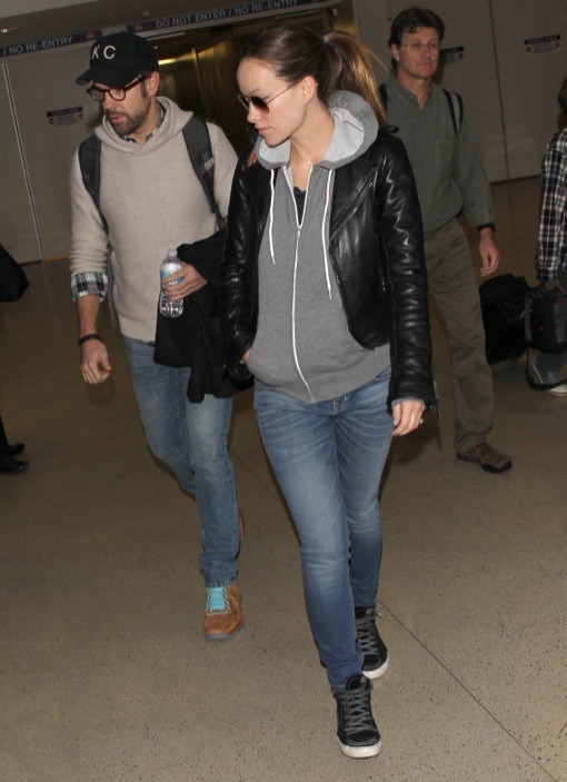 Pregnant Olivia Wilde & Jason Sudeikis Land At LAX Airport | Celeb Baby