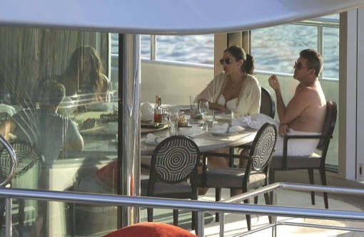 Simon Cowell And Pregnant Lauren Silverman Hanging Out On A Yacht In Biarritz See Restrictions
