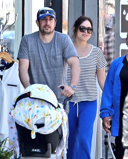 Jason Biggs Lunches With His New Baby Boy Celeb Baby Laundry