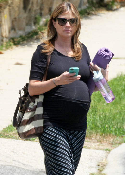 Exclusive... Pregnant Jenna Fischer Leaving Yoga | Celeb ...