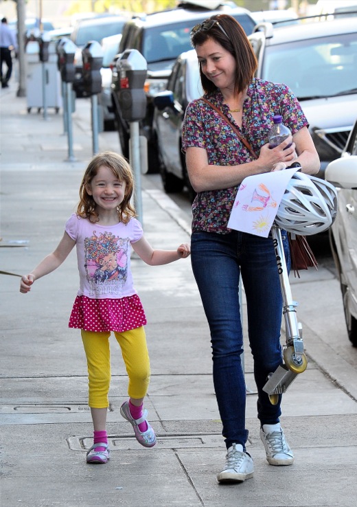 Alyson Hannigan & Daughter Out For Lunch In Brentwood | Celeb Baby Laundry