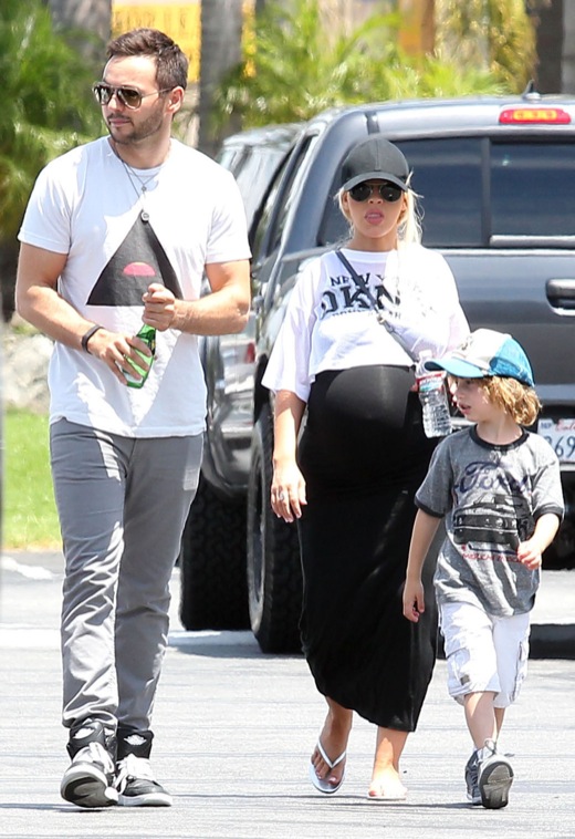 Exclusive… Pregnant Christina Aguilera & Family Go Mini Golfing | Celeb ...