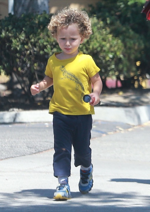Exclusive… Natalie Portman & Son Aleph Out Shopping In Los Feliz