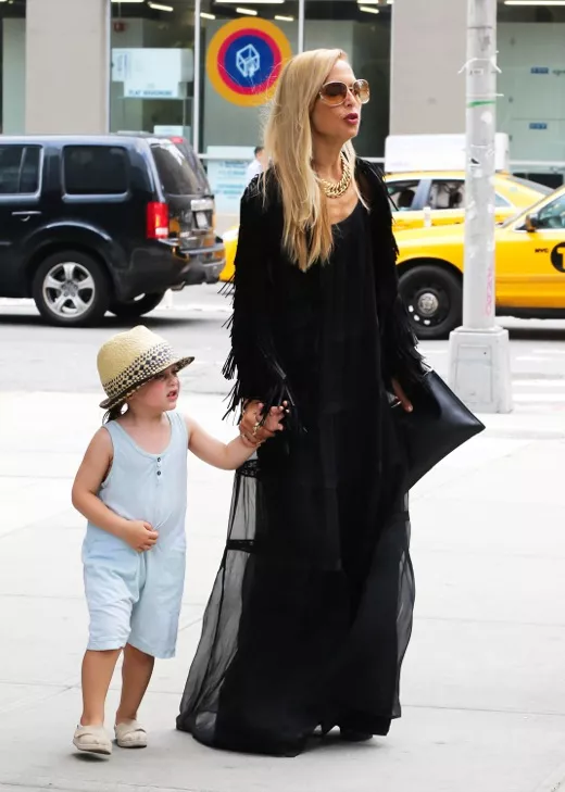 EXCLUSIVE!! Style guru Rachel Zoe looks every bit the proud mom as she  pushes her son Skyler while shopping at the Louis Vuitton store in Beverly  Hills, CA. 20th December 2011 Stock