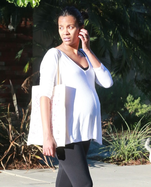 Exclusive… Pregnant Zoe Saldana Stops By A Friends House | Celeb Baby ...