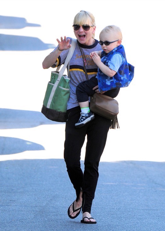 Anna Faris Out And About With Her Son Celeb Baby Laundry