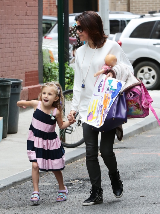 Bethenny Frankel Out And About In NYC With Her Daughters | Celeb Baby ...