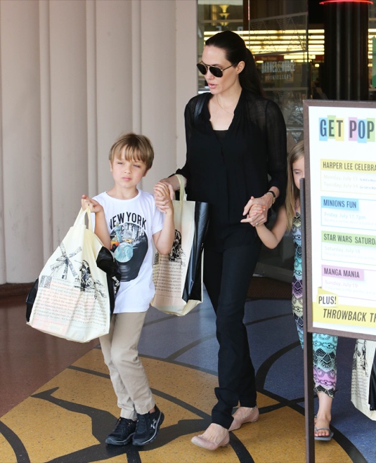 Angelina Jolie Takes Her Kids Shopping For Books | Celeb Baby Laundry