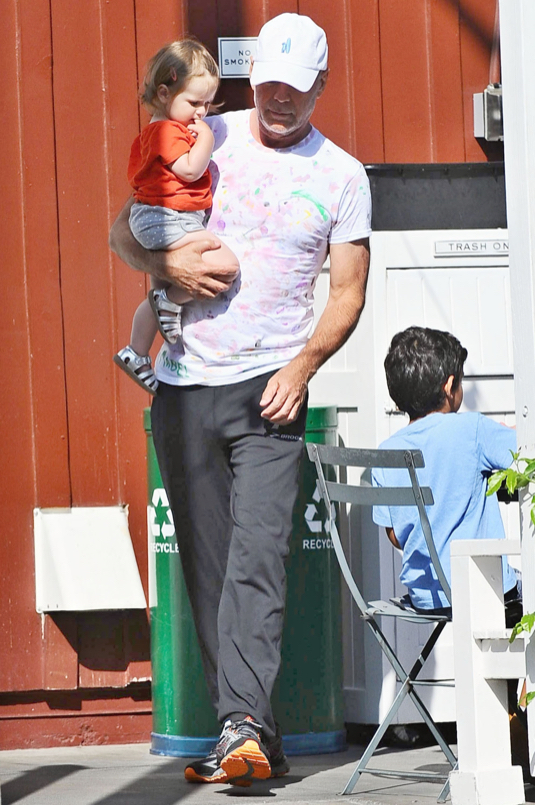 Exclusive… Bruce Willis Takes His Family Out For Ice Cream Celeb Baby Laundry